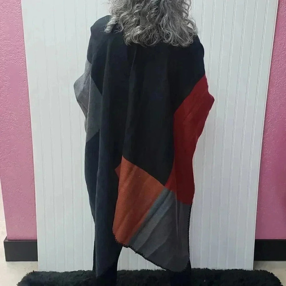 L.I.B Colorblock Cape Brand New - Picture 2 of 7